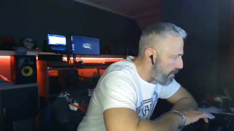 Chico que rico Caliente online show from 03-05-25, 02:14