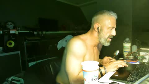 Chico que rico Caliente online show from 04-09-26, 06:19