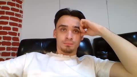 Snapshot of rufuspit chatting on 12-19-24, 01:40 Rufus online show from 12-19-24, 01:40