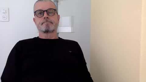 Snapshot of ruk_ri913mn chatting on 01-06-25, 11:51 Jimi online show from 01-06-25, 11:51