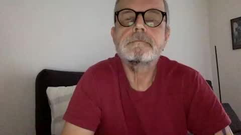 Snapshot of ruk_ri913mn chatting on 11-17-25, 08:31 Jimi online show from 11-17-25, 08:31