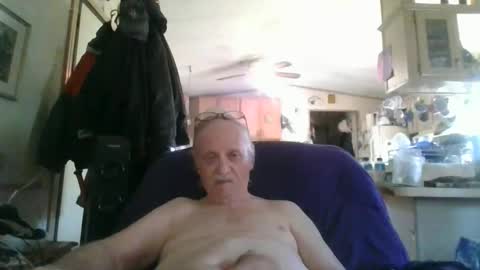 Snapshot of russell189161 chatting on 10-29-25, 05:04 russell189161 online show from 10-29-25, 05:04