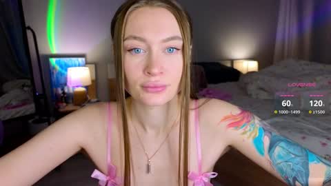 Snapshot of russian_sexy_girl5 chatting on 01-08-25, 02:14 Mary online show from 01-08-25, 02:14