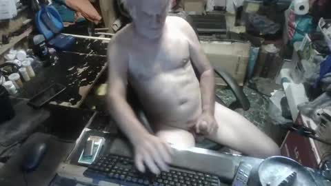 Snapshot of russtenail21 chatting on 09-13-25, 10:42 Russtenail21 online show from 09-13-25, 10:42