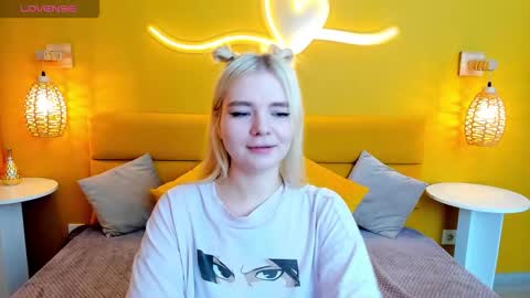 Snapshot of ruthbryant chatting on 10-11-25, 01:38 ruthbryant online show from 10-11-25, 01:38