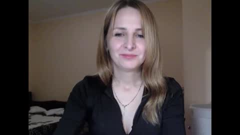 Snapshot of ruthpark chatting on 10-31-25, 07:37 Ruth online show from 10-31-25, 07:37