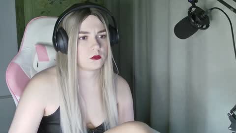 Snapshot of ruthsimp chatting on 01-26-25, 06:37 Tanyushka online show from 01-26-25, 06:37