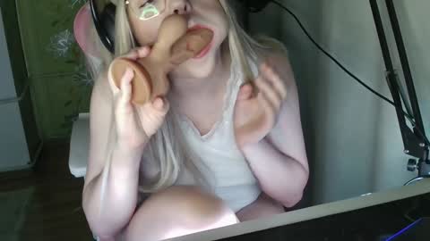 Snapshot of ruthsimp chatting on 01-28-25, 06:17 Tanyushka online show from 01-28-25, 06:17