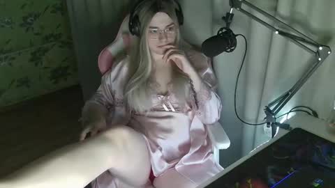 Snapshot of ruthsimp chatting on 03-09-25, 06:21 Tanyushka online show from 03-09-25, 06:21