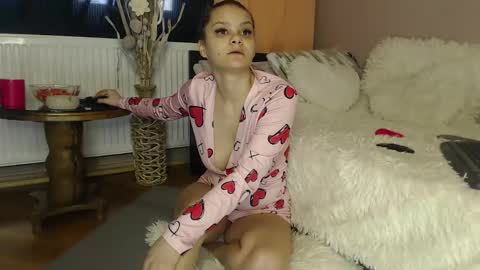 Snapshot of ruxandradanny chatting on 10-31-25, 08:48 ruxandradanny online show from 10-31-25, 08:48