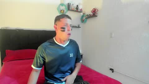 Snapshot of ryan15_ chatting on 02-05-25, 10:51 Ryan 15 online show from 02-05-25, 10:51