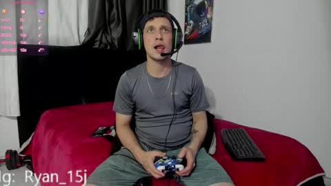Snapshot of ryan15_ chatting on 09-30-25, 01:43 Ryan 15 online show from 09-30-25, 01:43