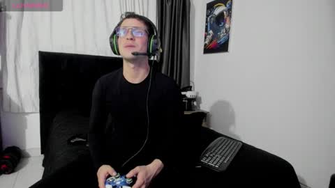 Snapshot of ryan15_ chatting on 10-22-25, 02:01 Ryan 15 online show from 10-22-25, 02:01