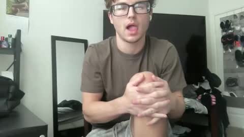 Snapshot of ryan287747 chatting on 12-17-25, 07:09 ryan online show from 12-17-25, 07:09