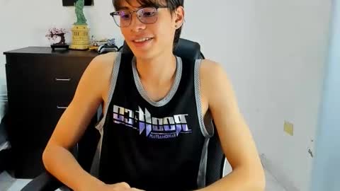 Snapshot of ryan_bronw chatting on 05-20-26, 05:02 Nathan online show from 05-20-26, 05:02