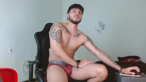 Snapshot of ryan_warren18 chatting on 01-04-25, 12:05 RYAN online show from 01-04-25, 12:05