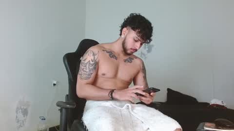 Snapshot of ryan_warren18 chatting on 01-04-25, 11:06 RYAN online show from 01-04-25, 11:06