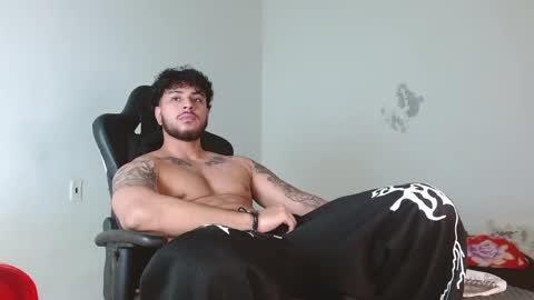 Snapshot of ryan_warren18 chatting on 02-18-25, 04:58 RYAN online show from 02-18-25, 04:58