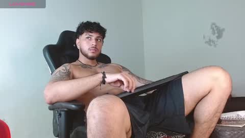 Snapshot of ryan_warren18 chatting on 03-03-25, 07:10 RYAN online show from 03-03-25, 07:10