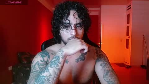 Snapshot of ryan_warren18 chatting on 10-29-25, 06:37 RYAN online show from 10-29-25, 06:37