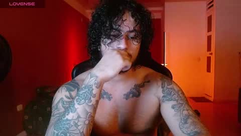 Snapshot of ryan_warren18 chatting on 10-30-25, 04:58 RYAN online show from 10-30-25, 04:58