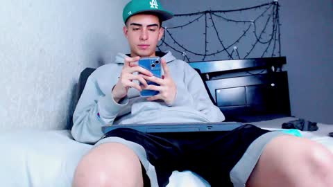 Snapshot of ryannhill_ chatting on 01-21-25, 09:35 Ryannhill  online show from 01-21-25, 09:35