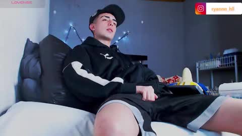 Snapshot of ryannhill_ chatting on 09-11-25, 06:13 Ryannhill  online show from 09-11-25, 06:13