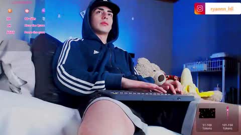 Snapshot of ryannhill_ chatting on 09-19-25, 08:05 Ryannhill  online show from 09-19-25, 08:05