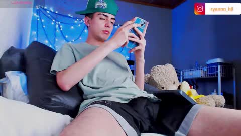 Snapshot of ryannhill_ chatting on 10-17-25, 07:22 Ryannhill  online show from 10-17-25, 07:22
