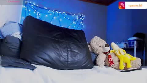 Snapshot of ryannhill_ chatting on 10-24-25, 08:00 Ryannhill  online show from 10-24-25, 08:00