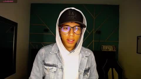 Snapshot of ryanpricee chatting on 12-18-24, 02:53 RyanPricee online show from 12-18-24, 02:53