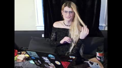 Snapshot of ryn_michele chatting on 12-18-24, 12:29 Ryn Michele online show from 12-18-24, 12:29