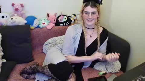 Snapshot of ryn_michele chatting on 01-12-25, 11:15 Ryn Michele online show from 01-12-25, 11:15