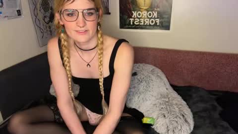 Snapshot of ryn_michele chatting on 01-28-25, 01:08 Ryn Michele online show from 01-28-25, 01:08