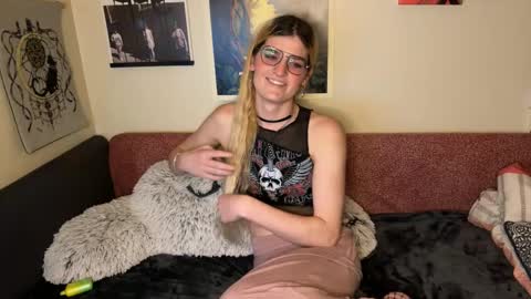 Snapshot of ryn_michele chatting on 01-30-25, 12:29 Ryn Michele online show from 01-30-25, 12:29