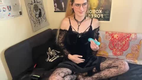 Snapshot of ryn_michele chatting on 02-14-25, 07:23 Ryn Michele online show from 02-14-25, 07:23