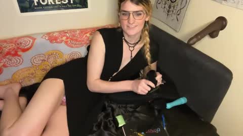 Snapshot of ryn_michele chatting on 02-16-25, 12:52 Ryn Michele online show from 02-16-25, 12:52