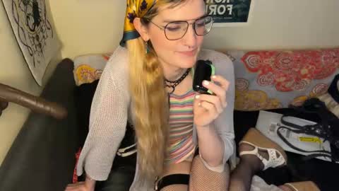 Snapshot of ryn_michele chatting on 02-16-25, 03:05 Ryn Michele online show from 02-16-25, 03:05