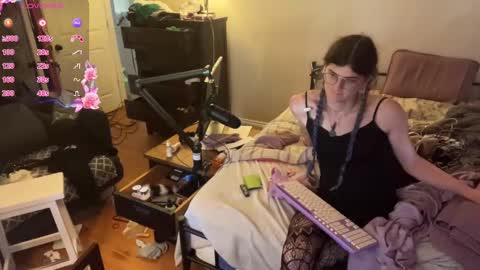 Snapshot of ryn_michele chatting on 09-13-25, 01:00 Ryn Michele online show from 09-13-25, 01:00