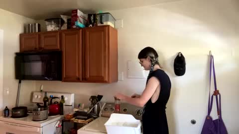 Snapshot of ryn_michele chatting on 09-23-25, 08:12 Ryn Michele online show from 09-23-25, 08:12