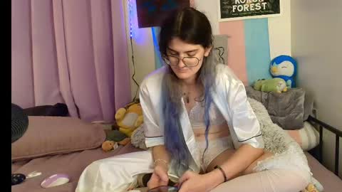 Snapshot of ryn_michele chatting on 09-28-25, 12:16 Ryn Michele online show from 09-28-25, 12:16