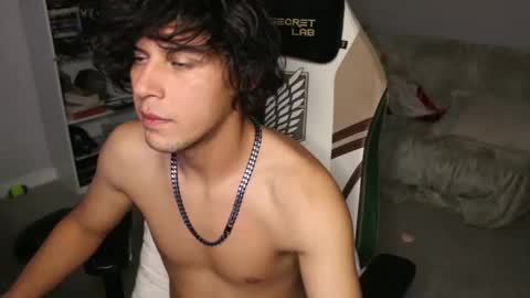 Snapshot of ryot35 chatting on 10-26-25, 04:18 Ryot3 online show from 10-26-25, 04:18