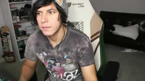 Snapshot of ryot35 chatting on 11-23-25, 01:22 Ryot3 online show from 11-23-25, 01:22