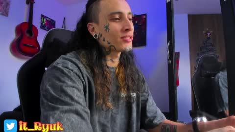 Snapshot of ryuk_it chatting on 12-31-24, 02:58 leopmonk help me reach 100 thumbs up online show from 12-31-24, 02:58