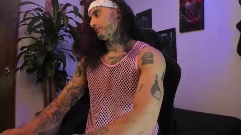 Snapshot of ryuk_it chatting on 09-20-25, 01:12 leopmonk help me reach 100 thumbs up online show from 09-20-25, 01:12