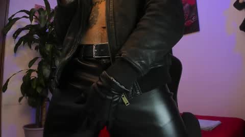 Snapshot of ryuk_it chatting on 09-30-25, 01:27 leopmonk help me reach 100 thumbs up online show from 09-30-25, 01:27