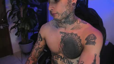 Snapshot of ryuk_it chatting on 11-06-25, 02:12 leopmonk help me reach 100 thumbs up online show from 11-06-25, 02:12