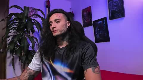 Snapshot of ryuk_it chatting on 12-01-25, 01:10 leopmonk help me reach 100 thumbs up online show from 12-01-25, 01:10