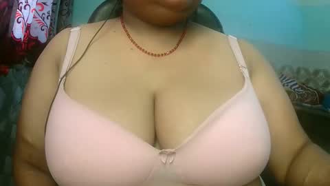 Snapshot of s03286 chatting on 11-08-25, 06:02 HotLovers online show from 11-08-25, 06:02