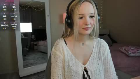 Snapshot of s0ftlyblessed chatting on 11-17-25, 01:39 Ashley online show from 11-17-25, 01:39